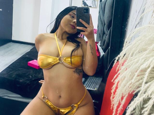 MaddieEvans - Live Sex Cam - 28795214