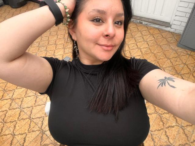 EmaJames - Live Sex Cam - 28797803