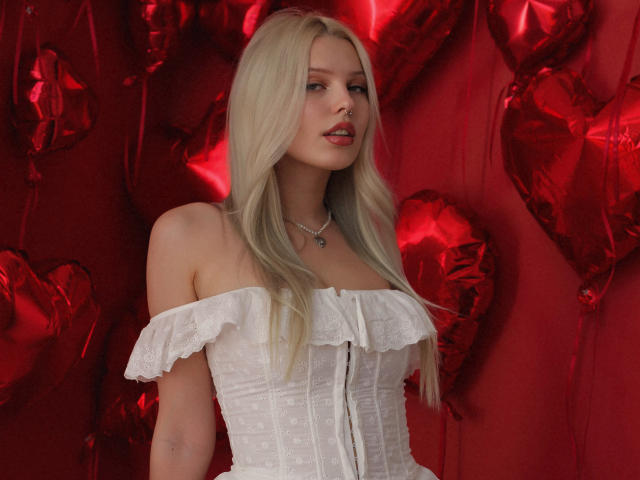 AliceWhitey - Live porn &amp; sex cam - 28801349