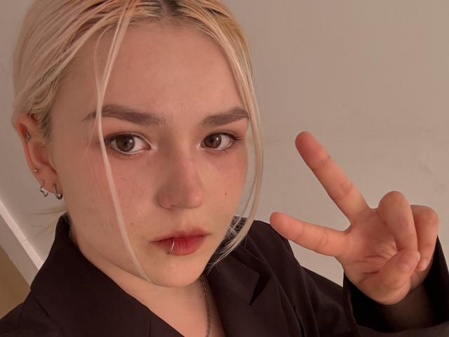 SweetLilyy - Live sexe cam - 28801937