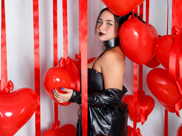 SophiaBlakes - Live sex cam - 28807103