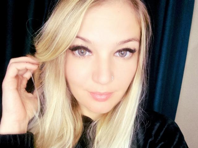 AlmaDeAngel69 - Live porn &amp; sex cam - 28819889