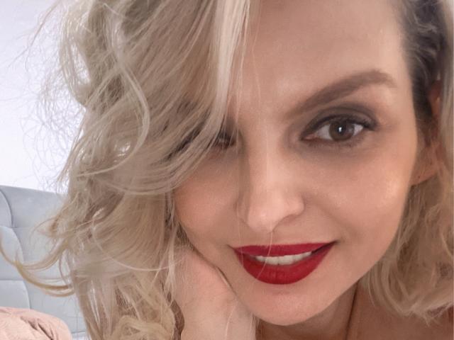 DouceAmelia - Élő pornó és szexkamera - 28821731