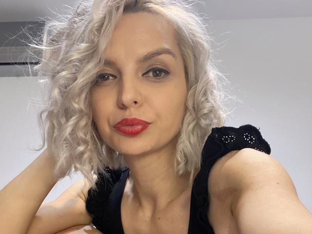 DouceAmelia - Élő pornó és szexkamera - 28821746