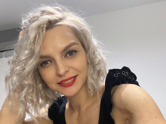 DouceAmelia - Élő pornó és szexkamera - 28821752