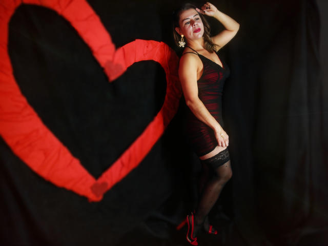 EmiliaMilf - Sexe cam en vivo - 28822784