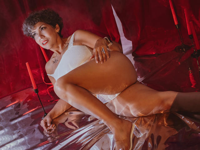 JuliaNewell - Live Sex Cam - 28827185