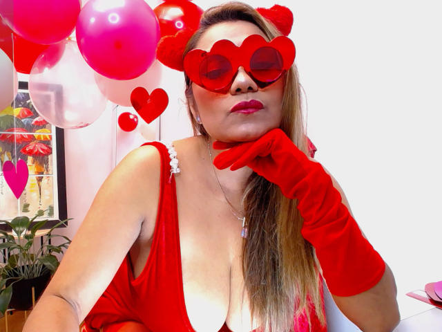 LarisMilfHot - Live porn &amp; sex cam - 28839788