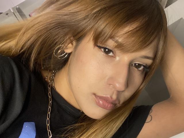 KiaraHernandezX - Live porn &amp; sex cam - 28844798