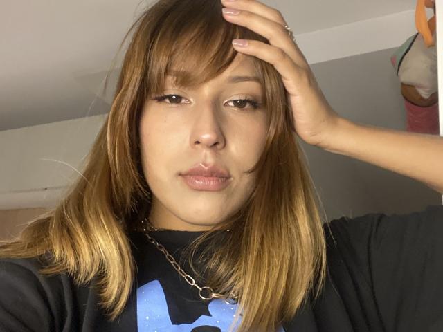 KiaraHernandezX - Live porn &amp; sex cam - 28844807