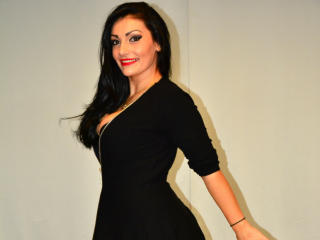Show sexy with CherryAmour, this European dark hair 18+ teen woman ...
