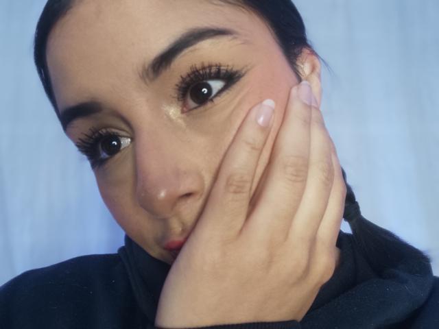 EmilyVv - Live Sex Cam - 28865177