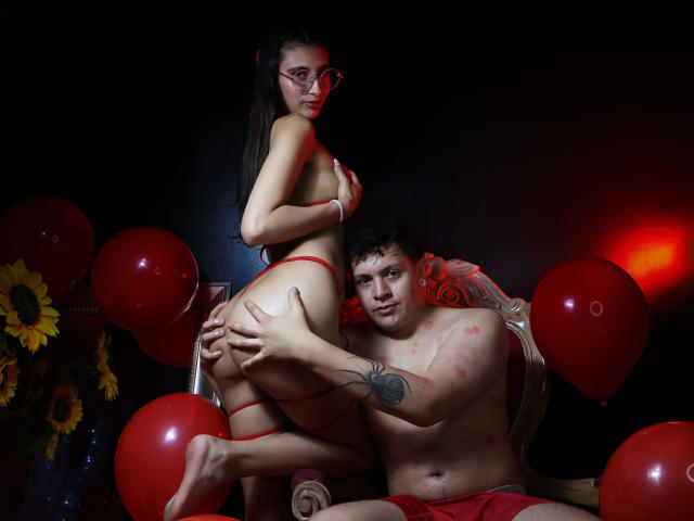 EthanNAbby - Live Sex Cam - 28871279