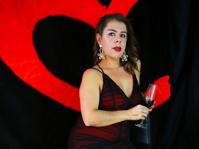 EmiliaMilf - Live sex cam - 28872755