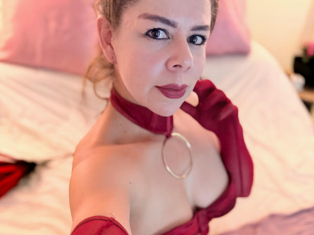EmiliaMilf - Live sex cam - 28882694