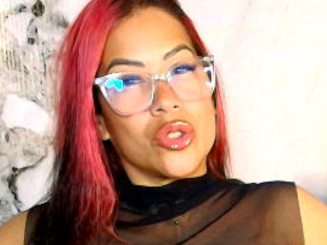 AlixLow - Live sex cam - 28915325