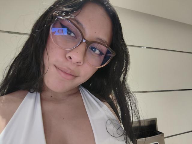 MarilynHills - Live sex cam - 28922180