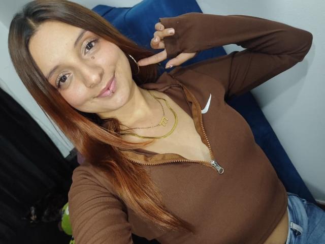 SaarahJones - Live Sex Cam - 28930499