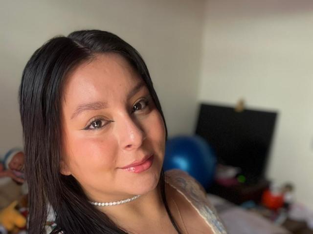 EmaJames - Live Sex Cam - 28931555