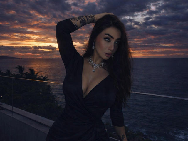 SophieLombardo - Live sex cam - 28944737