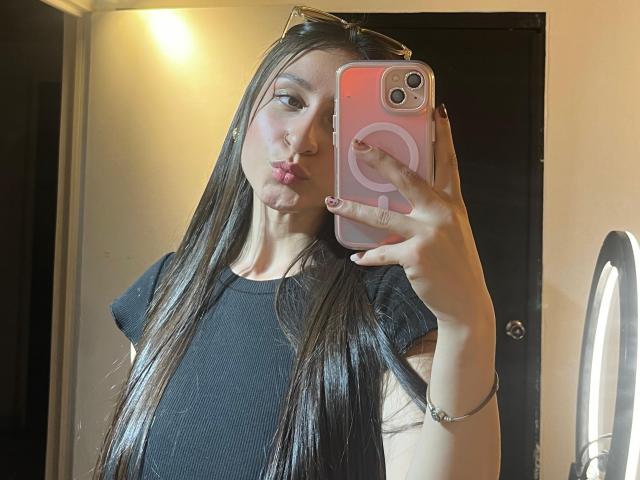 MaddyCarina - Live sex cam - 28956452