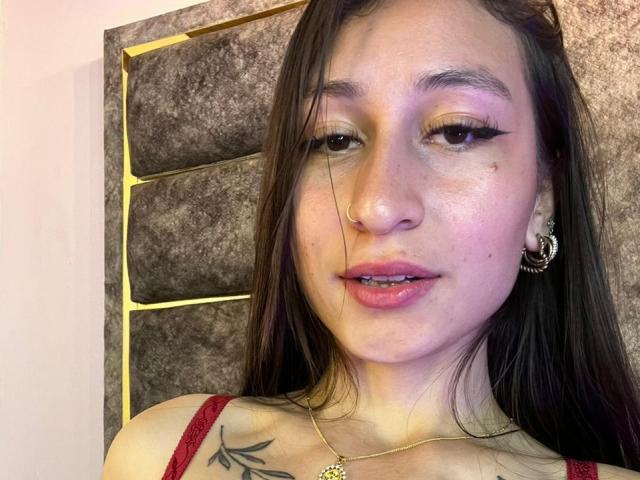 MaddyCarina - Live sex cam - 28956680