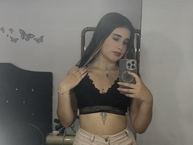 KatieDesirX - Live Sex Cam - 28957829