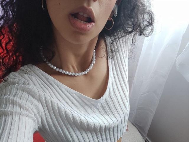 CurlyBlossom - Live sex cam - 28959440