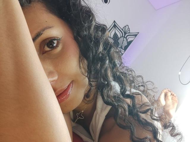 CurlyBlossom - Live sex cam - 28959470