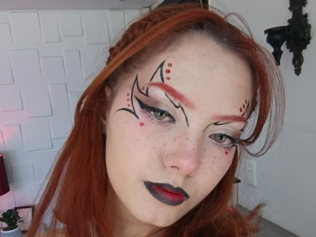 EmmaThomsonn - Live Sex Cam - 28962101