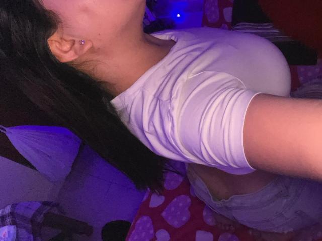 EmaJames - Live Sex Cam - 28979912