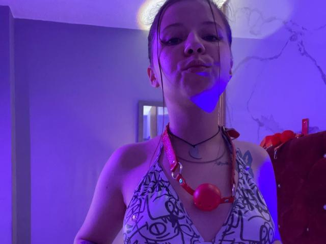 GraceRedMiller - Live porn &amp; sex cam - 28985165