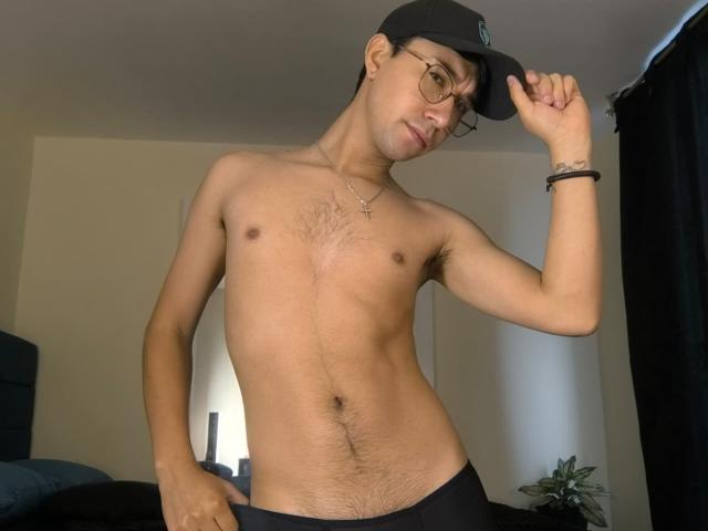 OliverHot69 - Live sex cam - 28994666