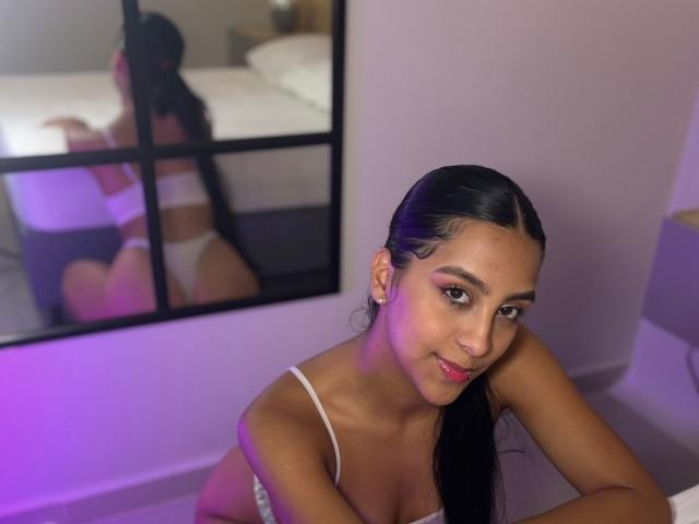 EmmaEstreilla - Live Sex Cam - 28996166