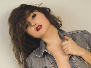 BubblyStorm - Live cam exciting with this average body Sexy girl 