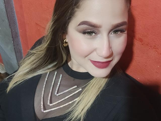 AlexaHotSeins - Live Sex Cam - 29032325