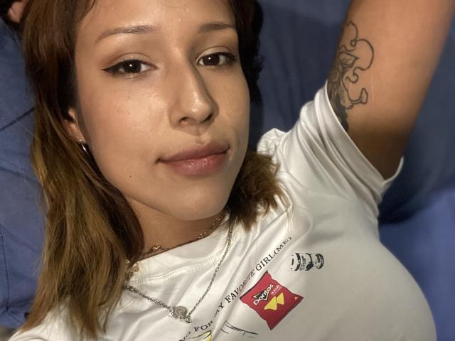 KiaraHernandezX - Live sex cam - 29041748