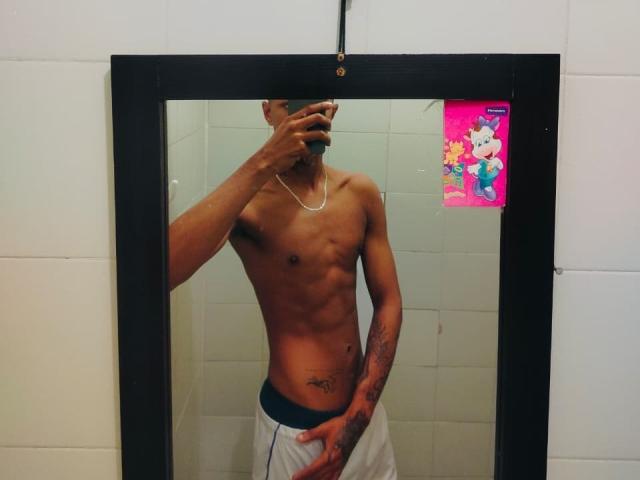 JhonatanGuzman - Live sex cam - 29059052