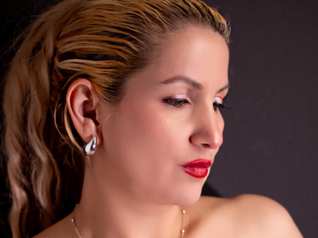 GiuliaAddams - Live sex cam - 29061434