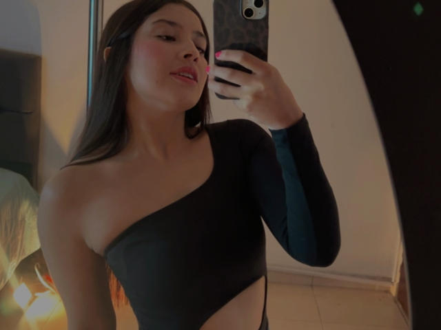 EmmaLombardi - Sexe cam en vivo - 29070068