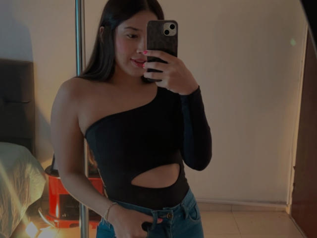 EmmaLombardi - Live Sex Cam - 29070518