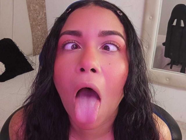 AliceSmity - Live Sex Cam - 29070791