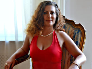 JuliannaX - online chat sexy with this European Horny lady 