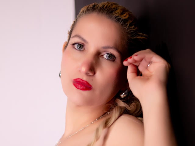 GiuliaAddams - Live sexe cam - 29072945