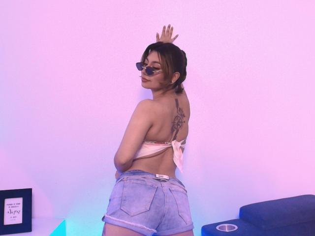 SeleneLeon - Live Sex Cam - 29085248