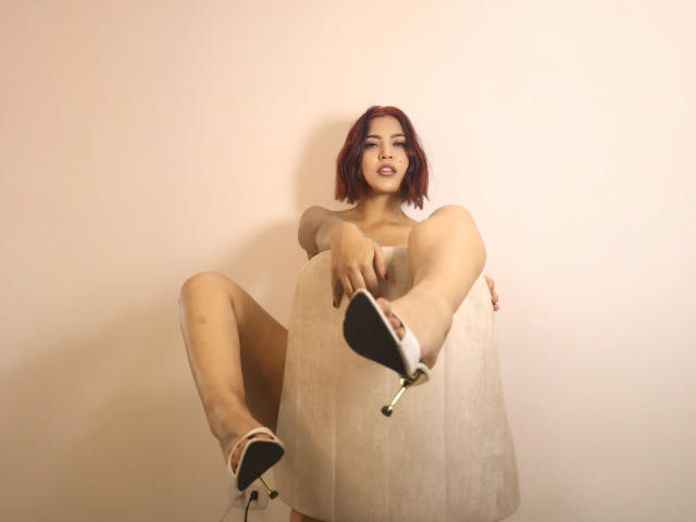 LucyDaniels - Live sex cam - 29090216