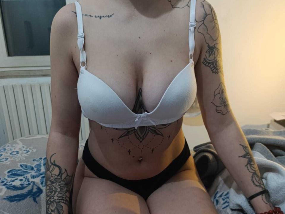 FragolinaFantasies - Sexe cam en vivo - 29090261