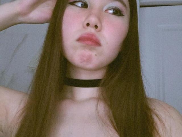 EmelineLattig - Live sexe cam - 29090321