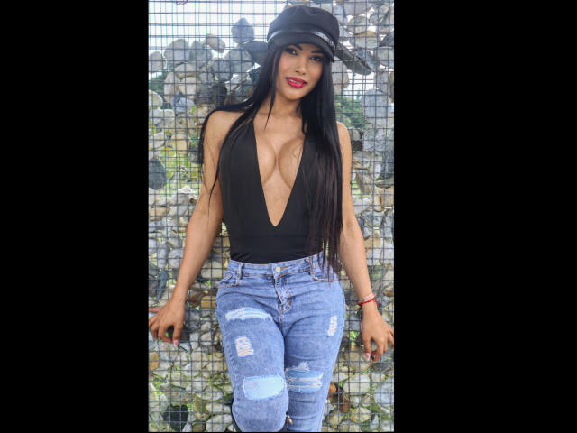 VanezzaTss - Live Sex Cam - 29090420