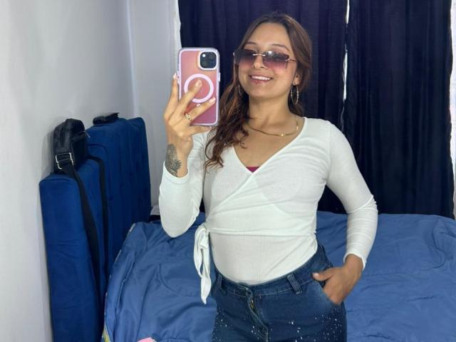 SaarahJones - Sexe cam en vivo - 29112701